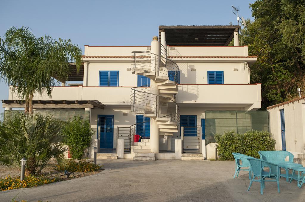 Magico Appartamenti Scafa - Marina Capo dʼOrlando Exterior foto